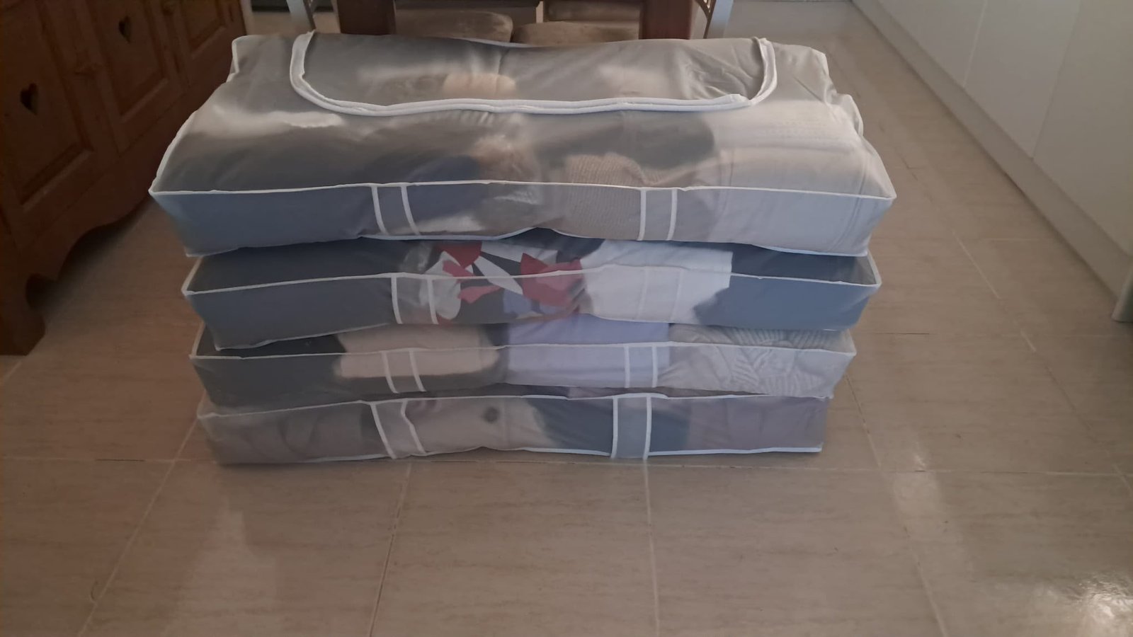 Enseres guardados y protegidos en el guardamuebles de La Fe